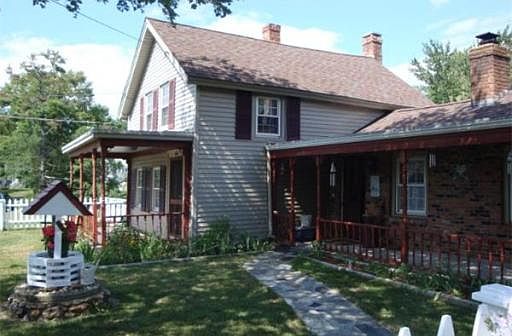 2nd image of 469 School St