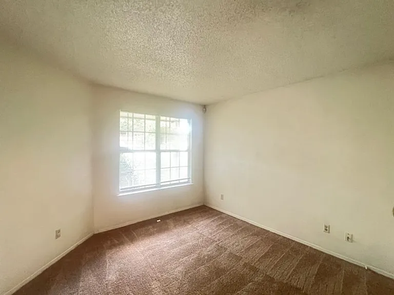 2013 Dickens Dr — Photo 8