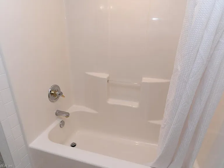138 Greengable Way — Photo 35