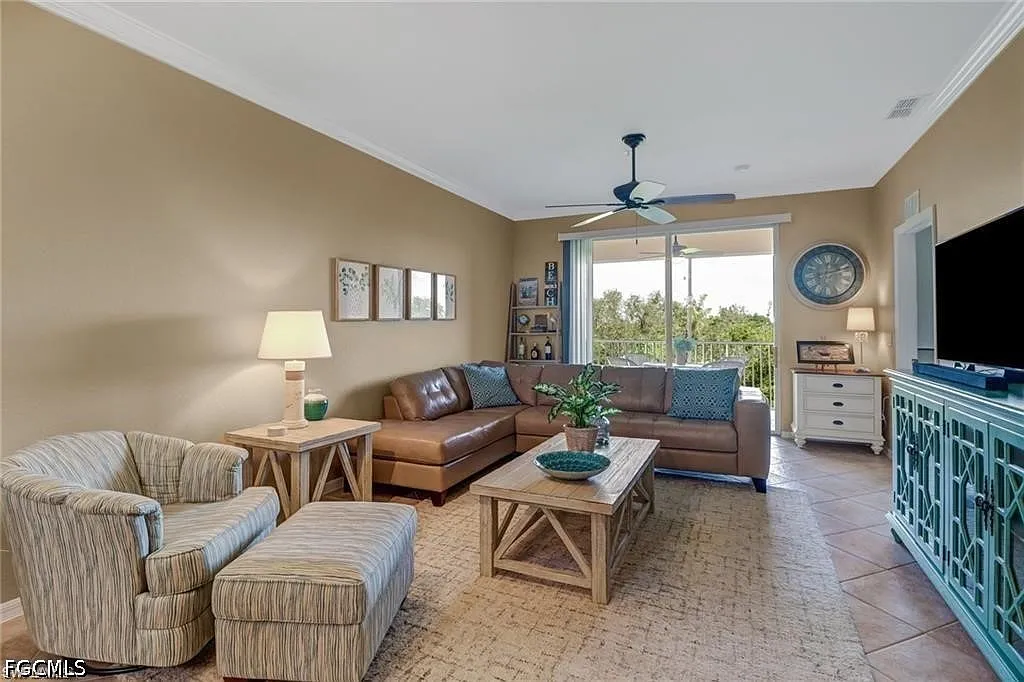 2 bed, 2.0 bath, 1121 sqft, $3,800 — Photo 2