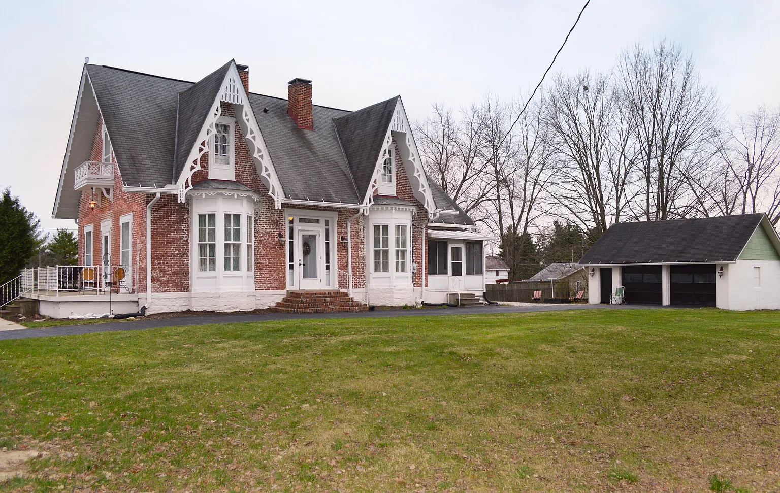 324 E William St photo 1