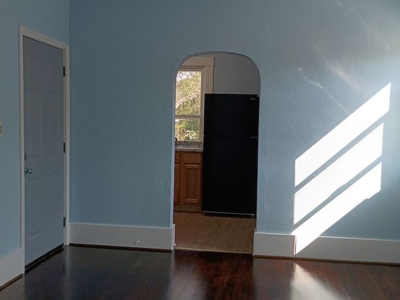 2nd image of 1720 Market St #3