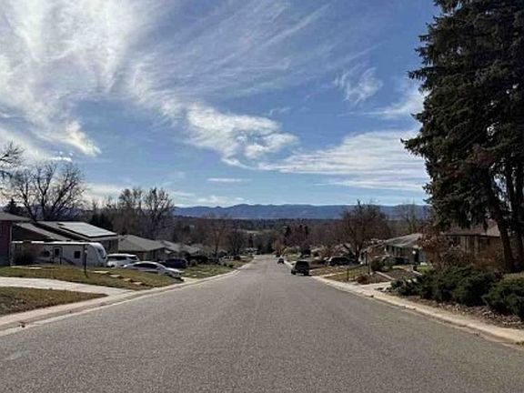 Exterior Neighborhood (street photo)