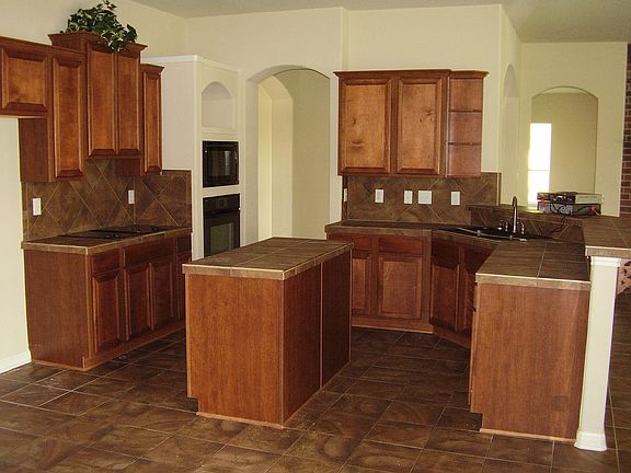 4th image of 220 Majestic Oaks Dr