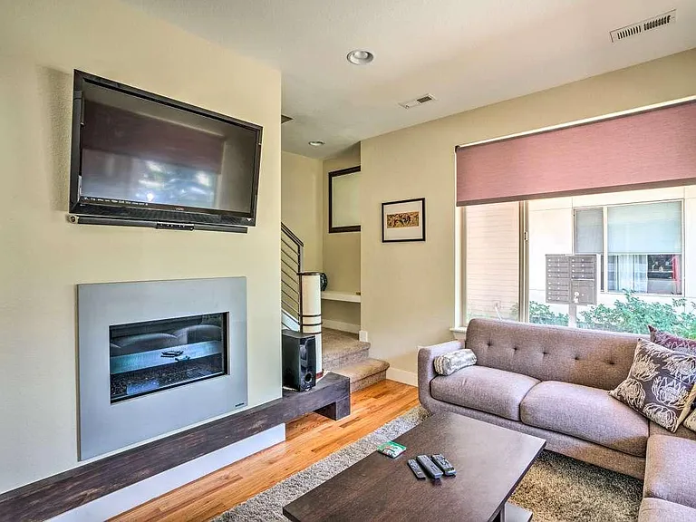 2154 Decatur St — Photo 10