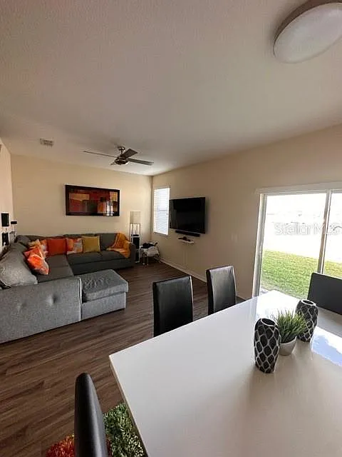 3 bed, 2.5 bath, 1592 sqft, $2,350 — Photo 3