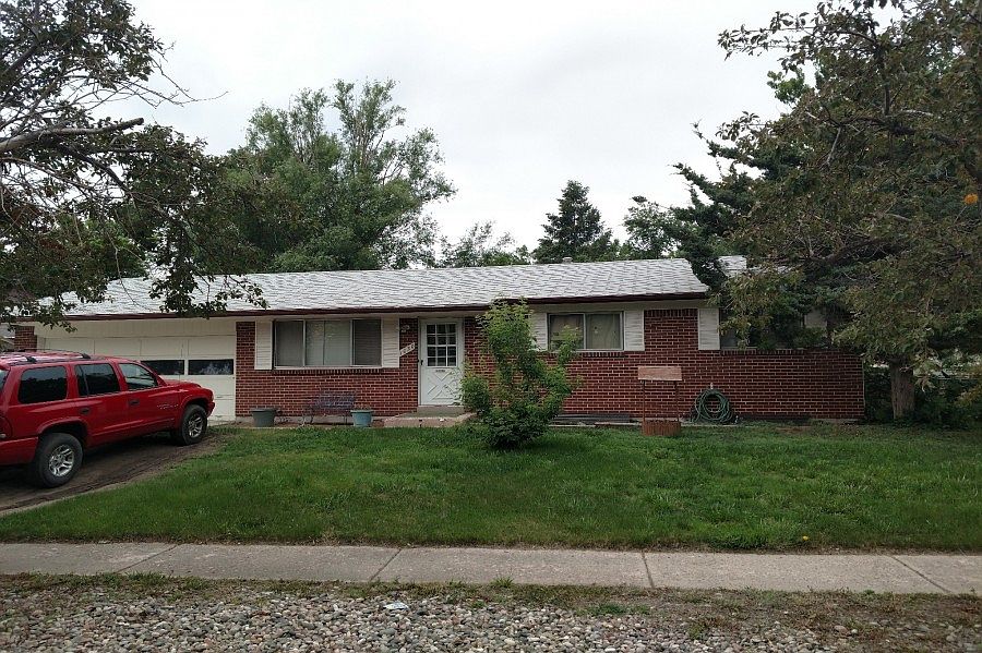 1st image of 1030 Moffat Cir
