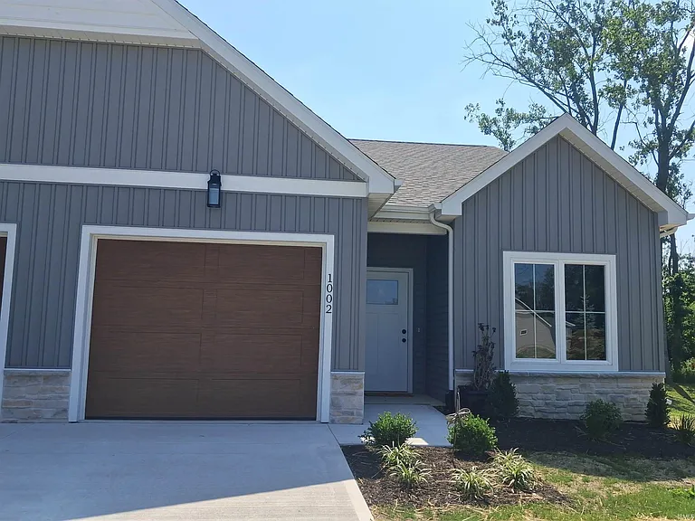 1002 Emilee Ct — Photo 2