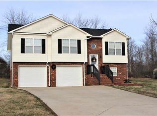 2320 Tarheel Pl, Lenoir, NC 28645