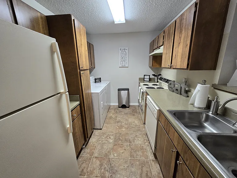 Bayou Oaks Apartments — Photo 4