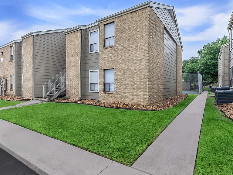 Summers Bend Apartments — Photo 24