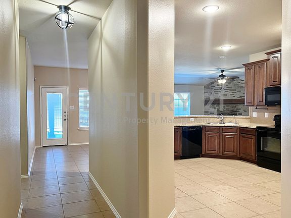 5th image of 121 Sumac Dr