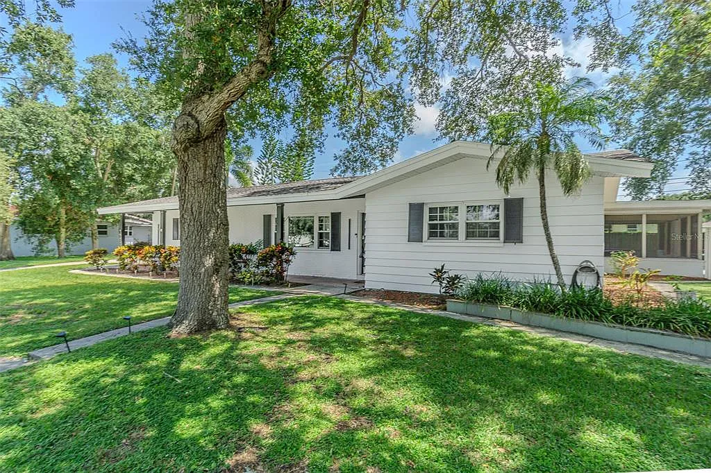 3 bed, 2.0 bath, 1725 sqft, $4,000 — Photo 2