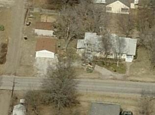 2447 SE Maryland Ave, Topeka, KS 66605