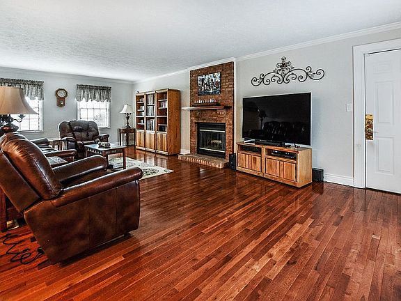 4th image of 305 Trillium Ct