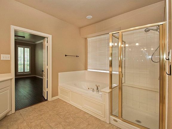 5th image of 8113 Haning Dr