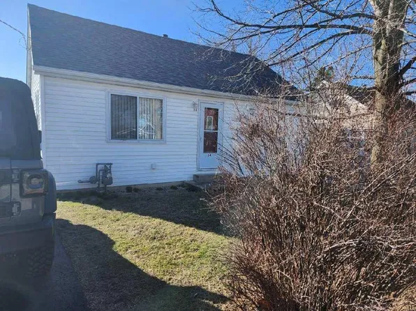 14 Arlington Ln, Fox Lake, IL 60020