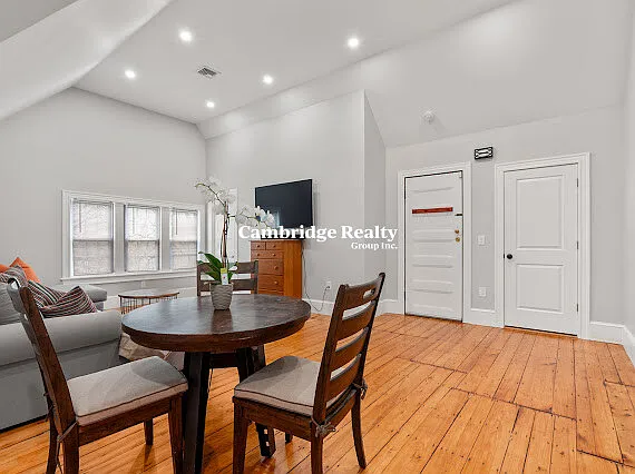 2 bed, 2.0 bath, 1050 sqft, $3,500 — Photo 2