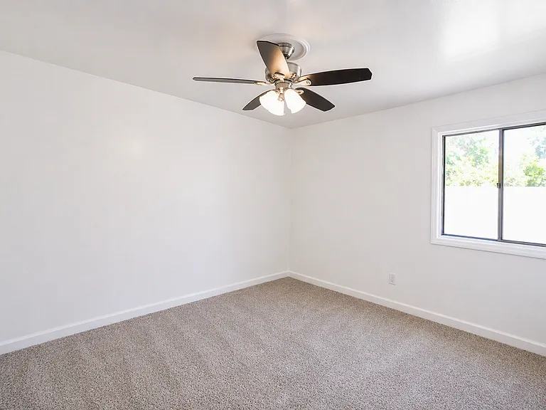 719 Esther Way — Photo 20