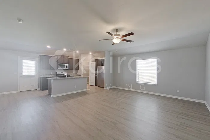4 bed, 2.0 bath, 1802 sqft, $1,945 — Photo 3