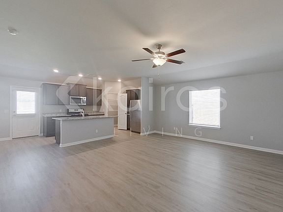 3rd image of 405 Saint James Pl