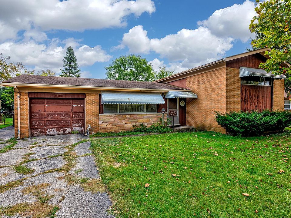 1st image of 220 Delia Dr