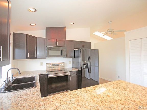 5th image of 395 21st Avenue Ct