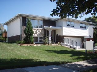 9026 W 93rd St, Hickory Hills, IL