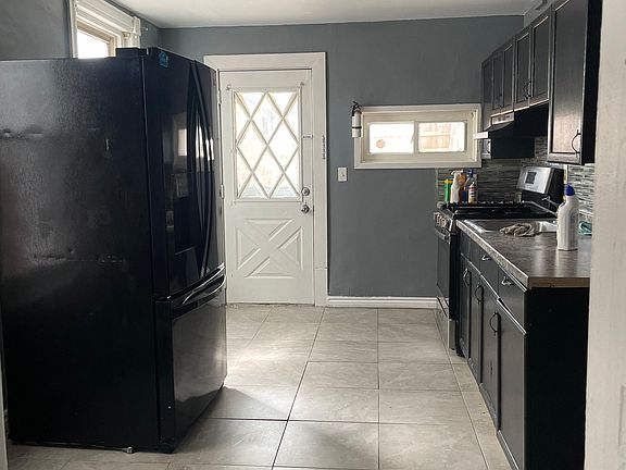 4th image of 620 1/2 W Greenleaf St