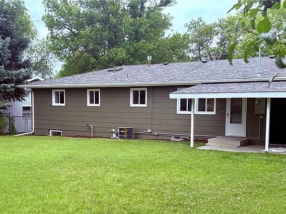 2nd image of 2115 Dahlia Ln