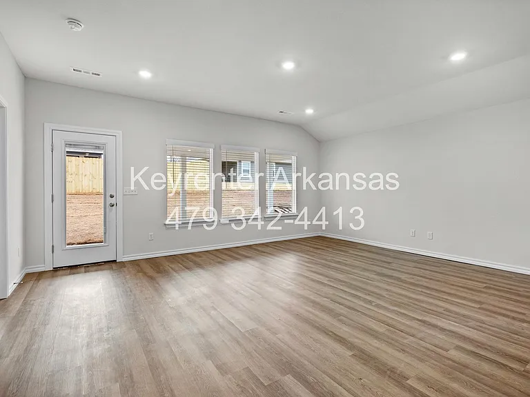 1324 Chavis St — Photo 6