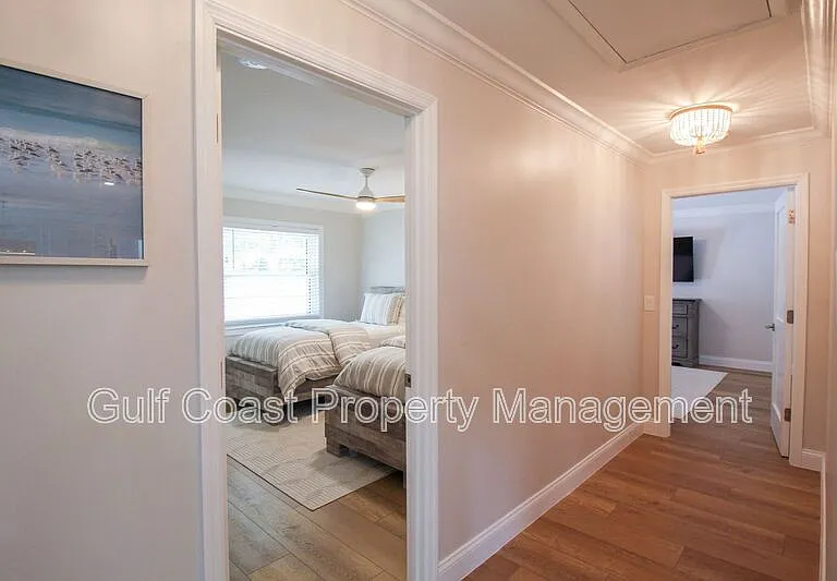 691 Russell St — Photo 8