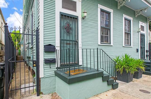 1st image of 1239 Marais St
