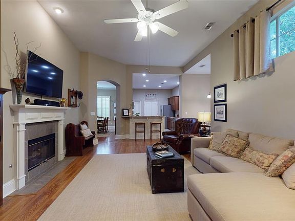 2nd image of 8637 Carillion Pl