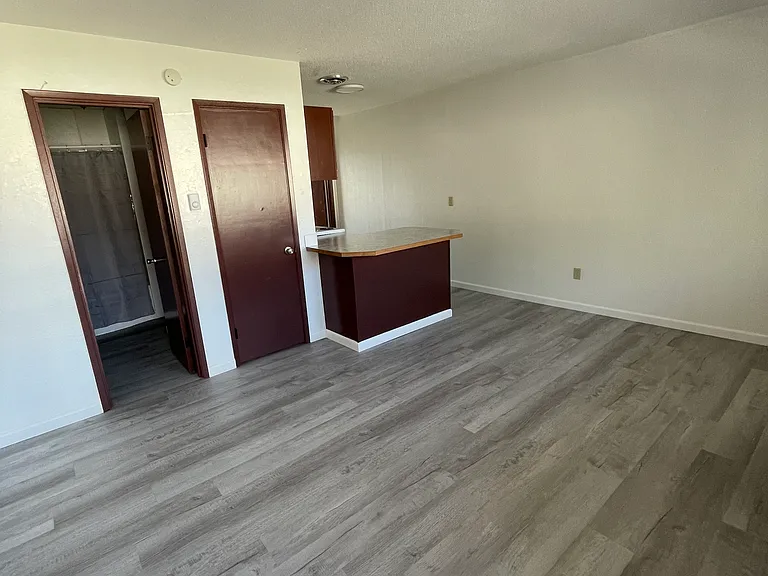 Mt. Stuart Apartments — Photo 10