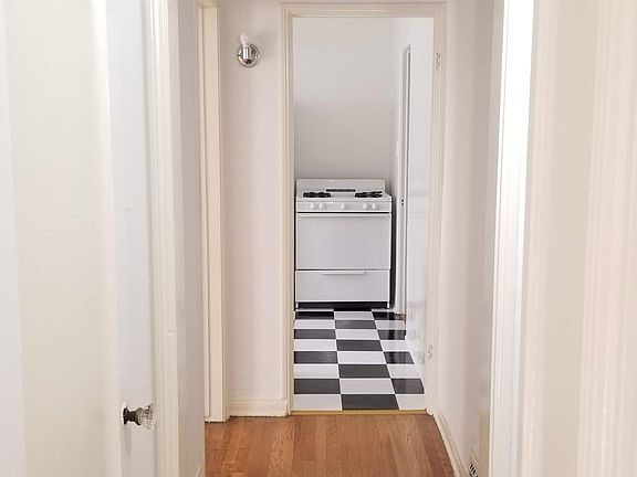 5th image of 349 N Genesee Ave #2