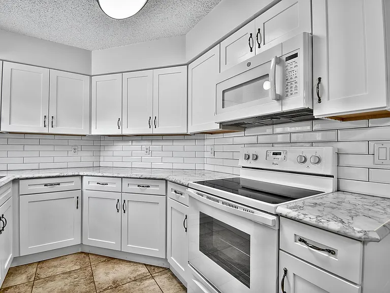 73 Buttonworth Dr #B — Photo 7