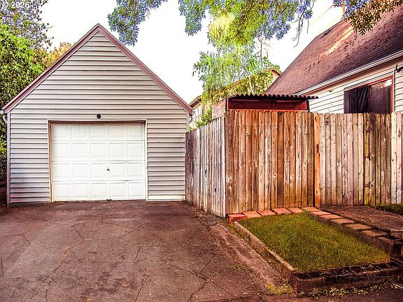 4th image of 6903 N Williams Ave