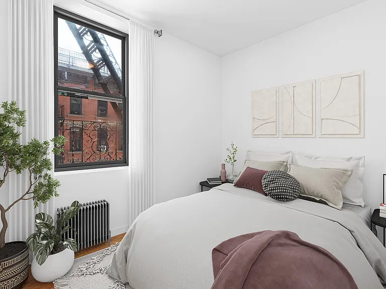 329 E 9th St #PENTHOUSE — Photo 2