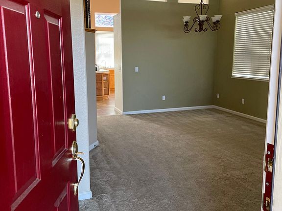 2nd image of 3158 Dinkey Creek Ave