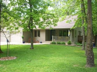 290 Longshore Ct, Dahinda, IL 61428