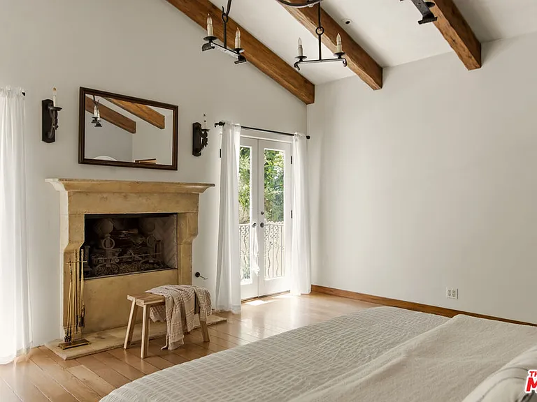 1407 N Beverly Dr — Photo 44