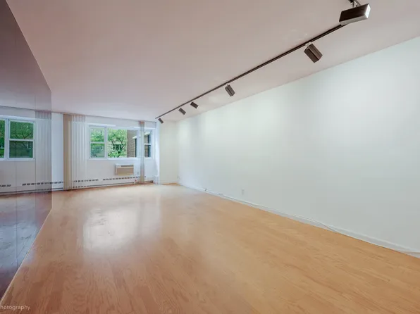 52-30 39th Drive image 9 of 12