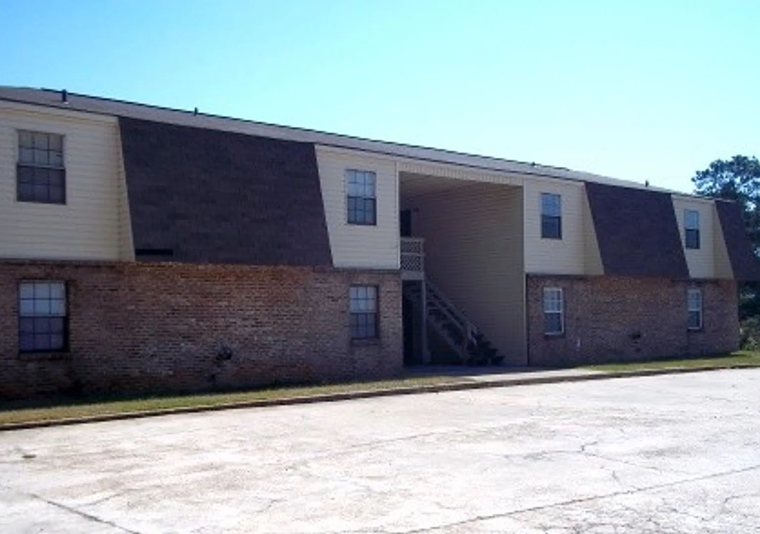815 E Lee Street — Photo 1