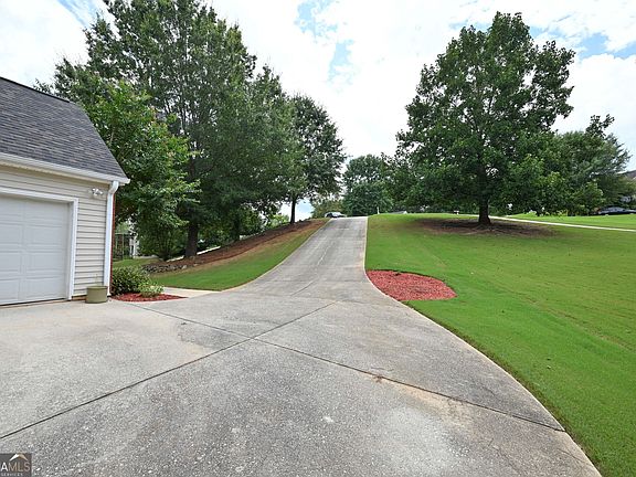 3rd image of 529 Plantation Creek Dr