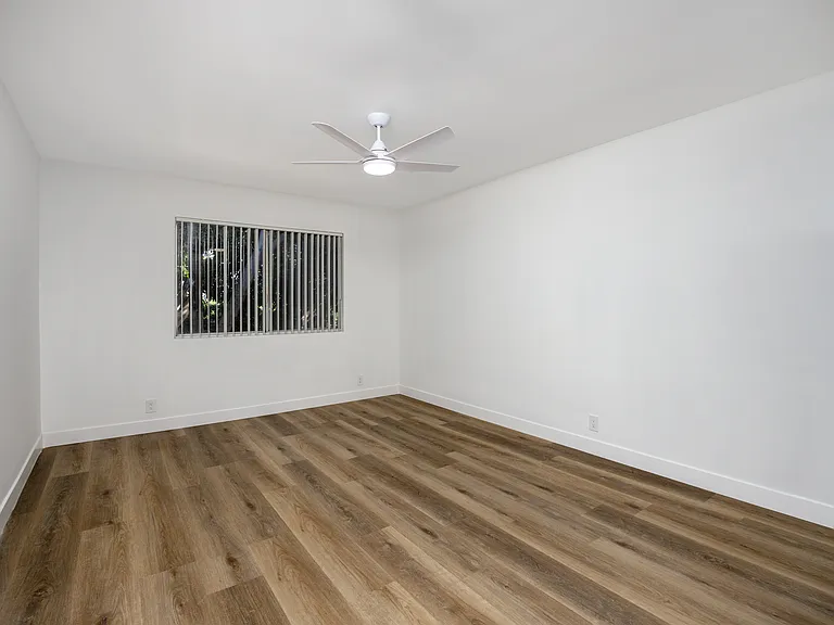 Euclid Place Apartments — Photo 12