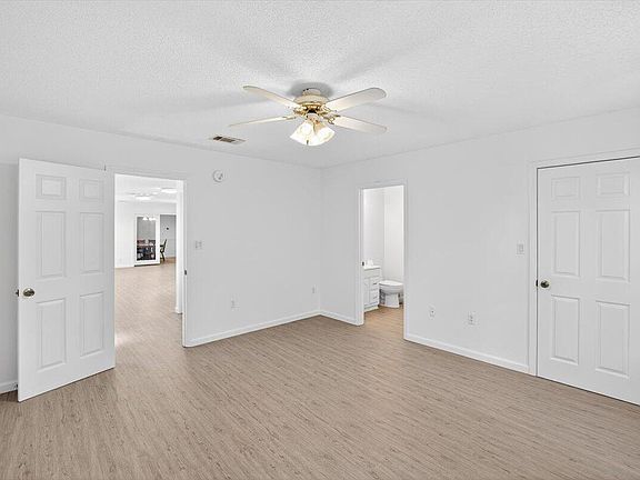 3rd image of 12 Corbin Ct