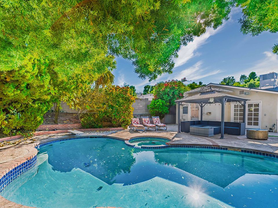 1st image of 21711 Mulholland Dr