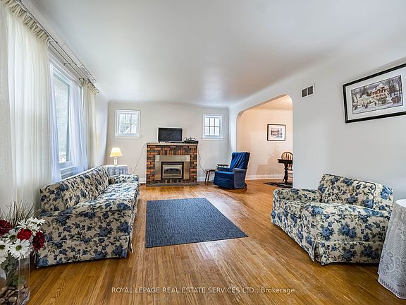 4th image of 46 Frederick St