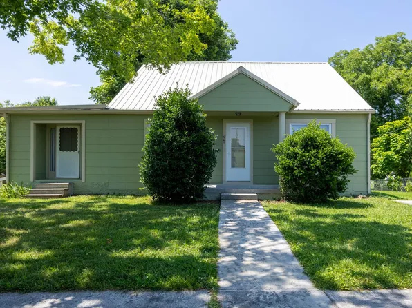600-601 6th St, Etowah, TN 37331